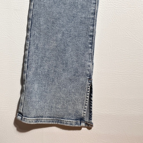 Express Mid Rise Medium Wash Skyscraper Ultrahyperstretch Jeans 0 2 4 Short - Picture 5 of 13